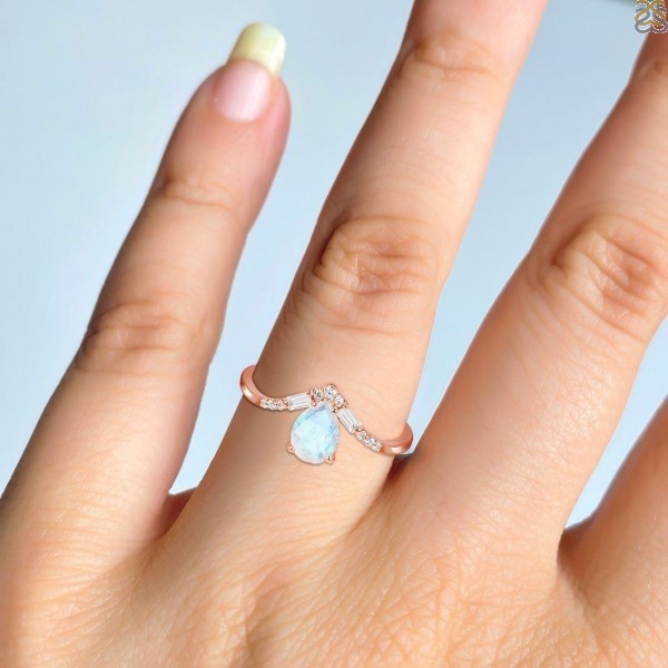 Impressive Reasons To Wear Moonstone Rings